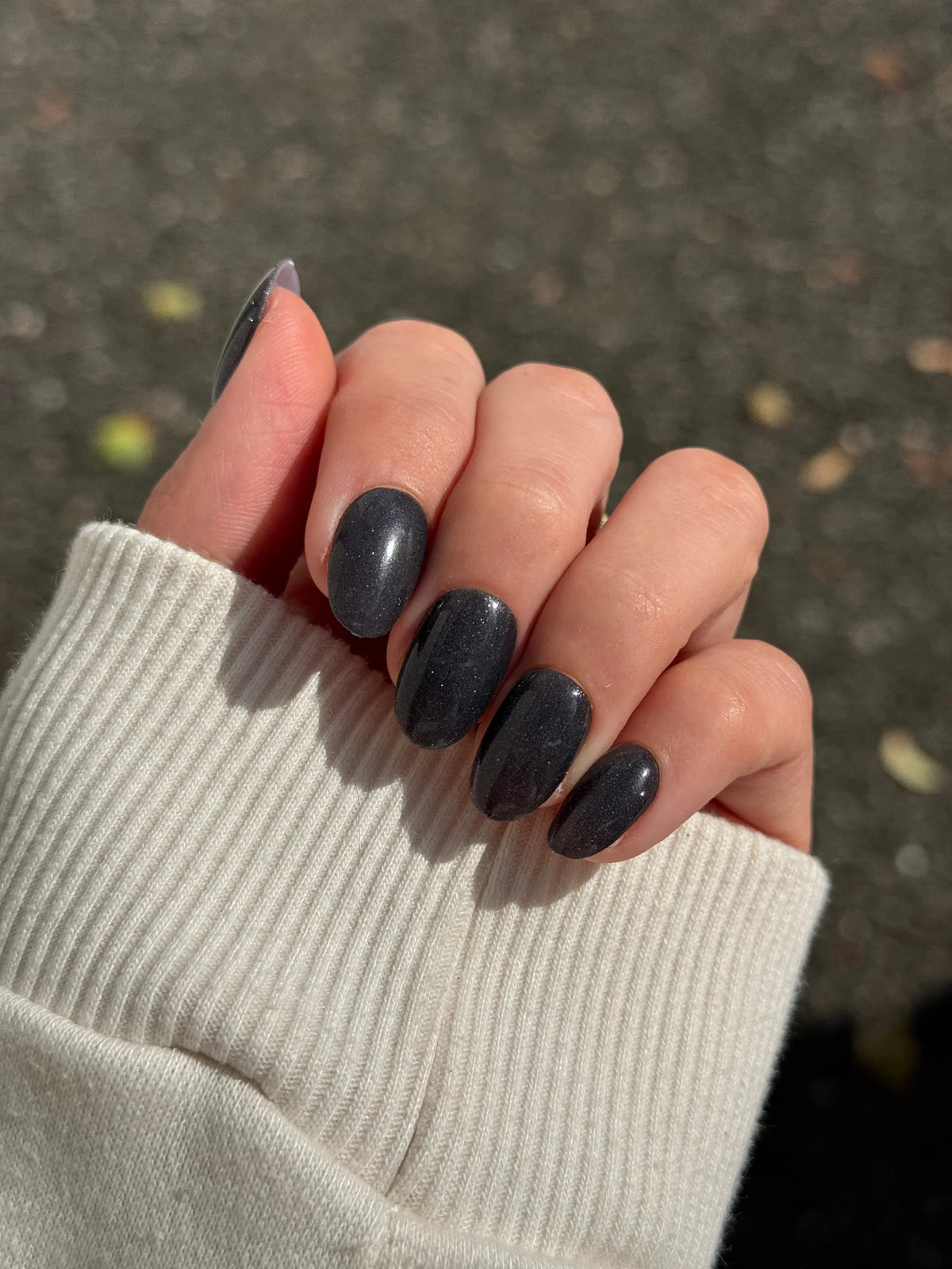 Hoe maak je een accentnagel met twee dipping powder kleuren?