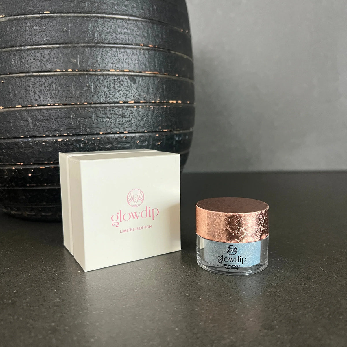 Hoe krijg je een sprankelend effect met Crystal Haze dipping powder?