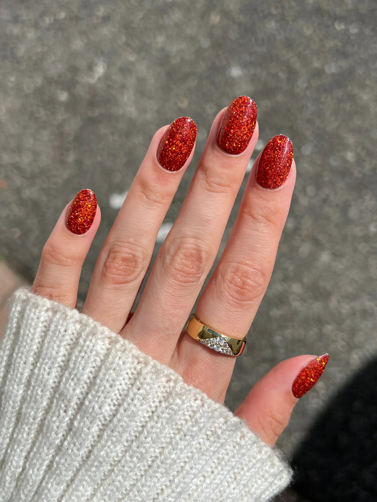 Hoe maak je herfst nagels met een gouden of koperen glans?