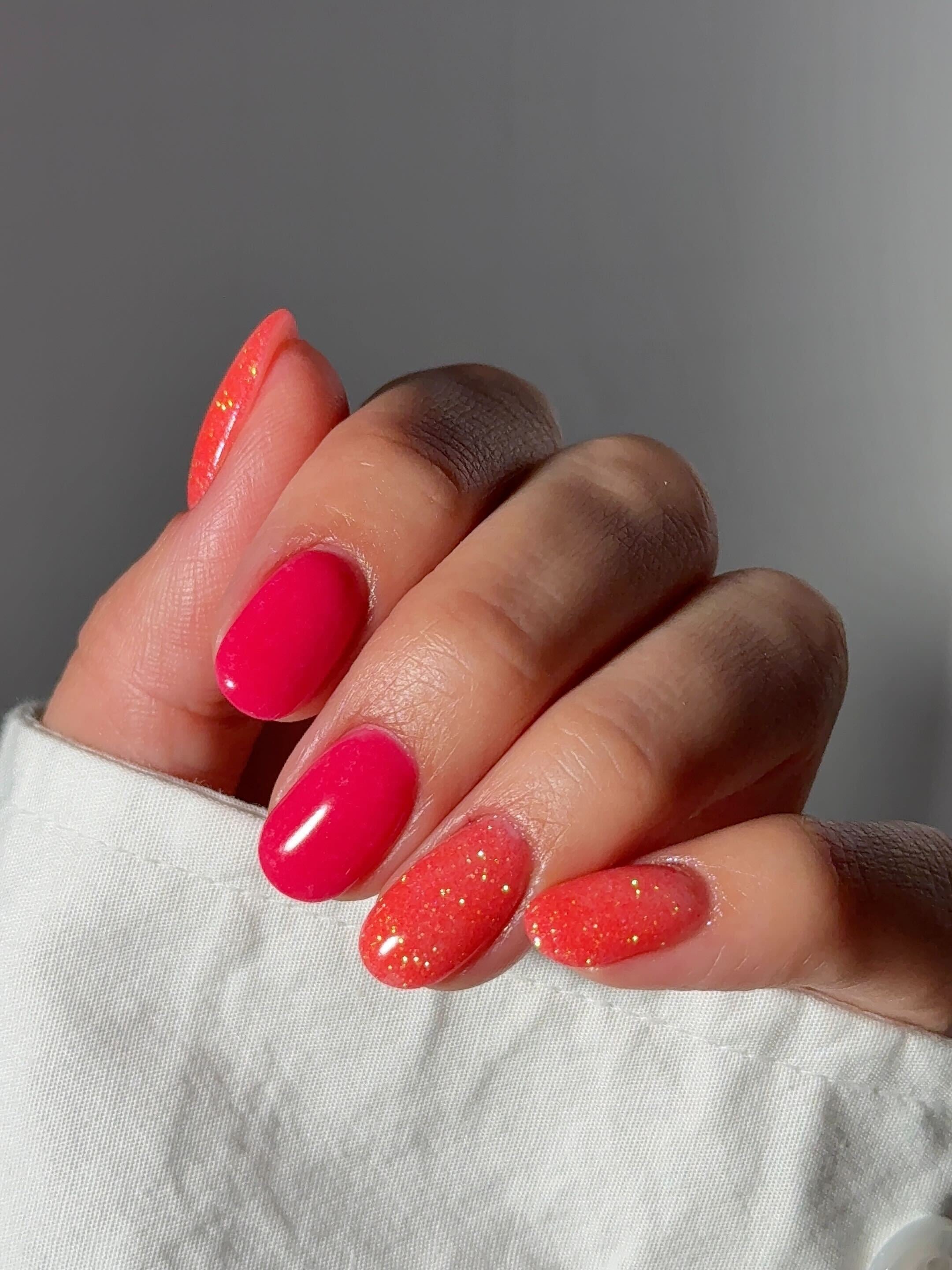 Welke kleur nagellak past bij een zwarte jurk?