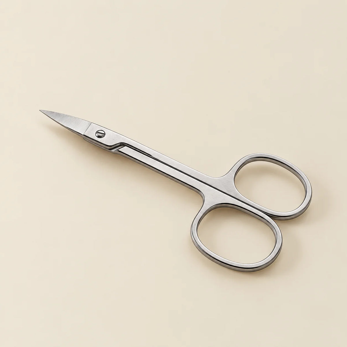 Gel wrap schaar zilverkleurige nagelknipper met strakke gepolijste metalen lemmeten en afgeronde vingerlussen